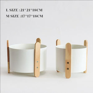 2 white coloured Gipsy planter pots on an white background